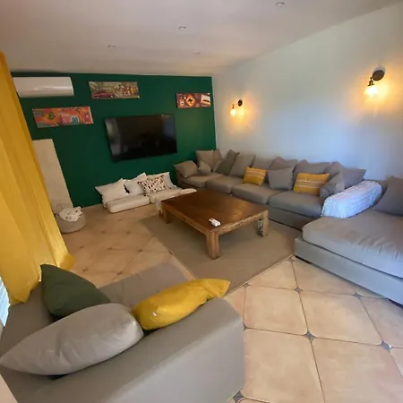 Villa Spacieuse Avec Pisicne